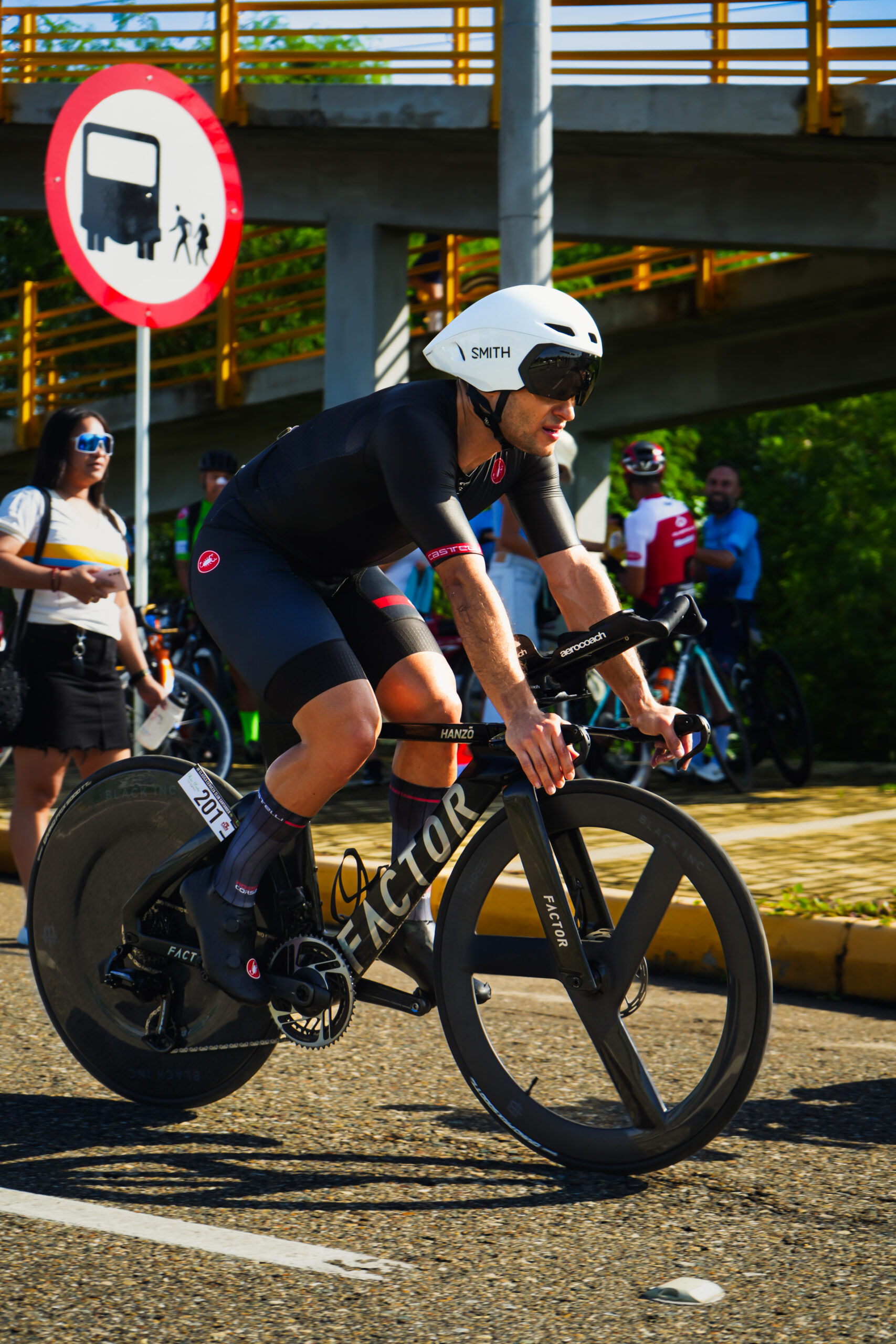 Ciclista hidratándose